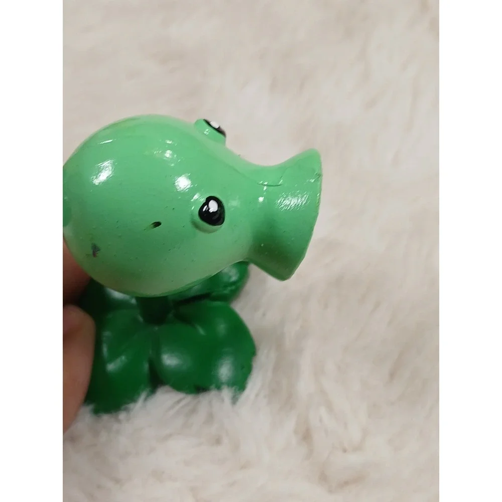 Plants Vs. Zombies Large Lot of 9 Figures cake‎ topper toys used